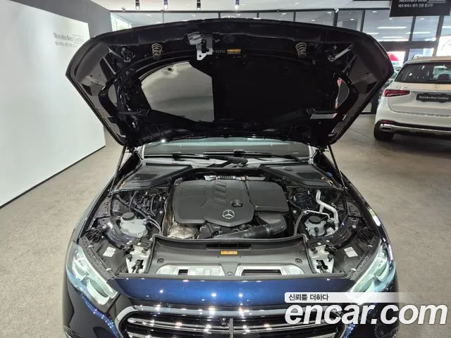 Mercedes-Benz E-Class — Фото автомобиля 6