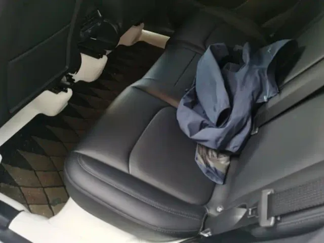 Tesla Model Y — Фото автомобиля 11