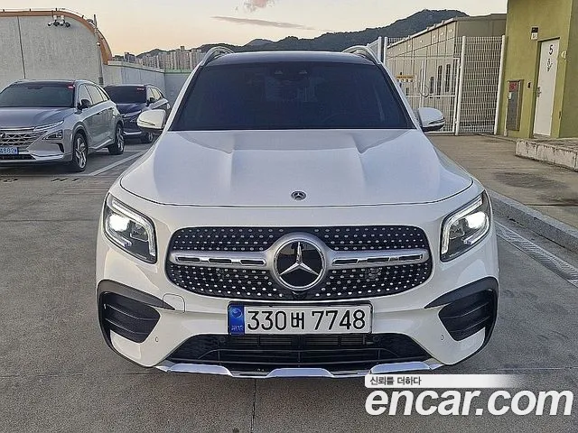 Фотография автомобиля — Mercedes-Benz GLB-Class