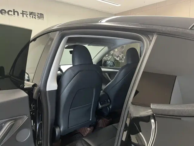 Tesla Model Y — Фото автомобиля 22