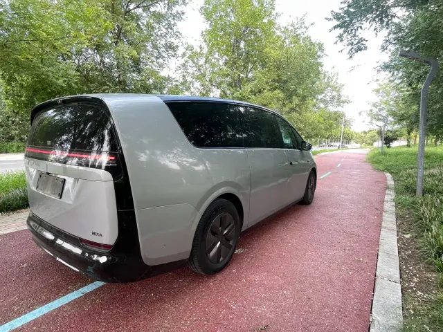 Li Auto MEGA — Фото автомобиля 4