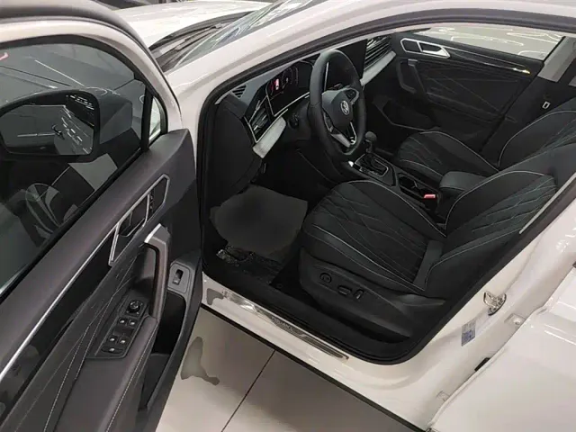 Volkswagen Tiguan L — Фото автомобиля 15