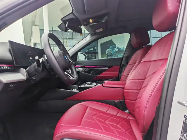 BMW i5 — Фото автомобиля 12