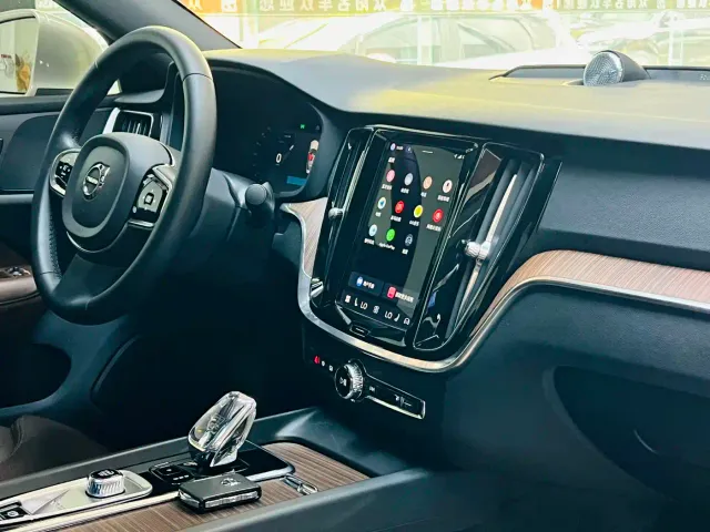 Volvo S60 — Фото автомобиля 8