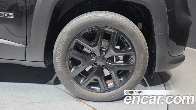 Jeep Renegade — Фото автомобиля 21