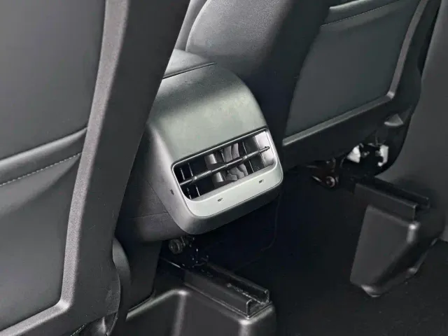 Tesla Model Y 2022 Facelift Rear-Wheel Drive Version — Фото автомобиля 10