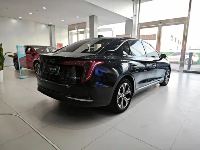 Hongqi E-QM5 — Фото автомобиля 15