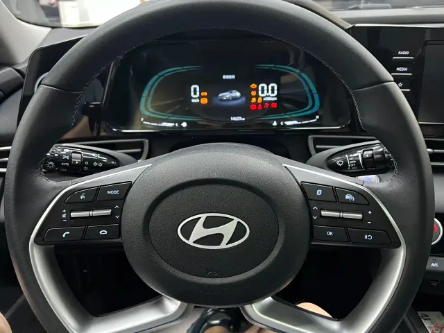 Hyundai Elantra — Фото автомобиля 19