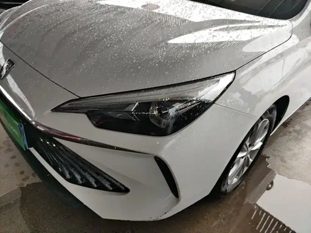 Roewe i5 — Фото автомобиля 23