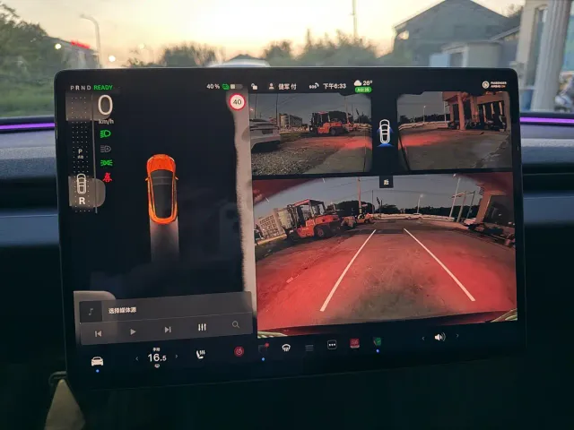 Tesla Model 3 — Фото автомобиля 14