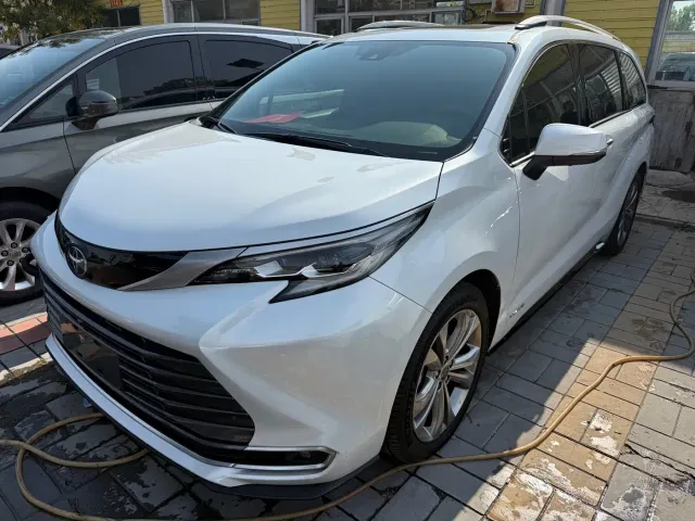 Фотография автомобиля — Toyota Sienna