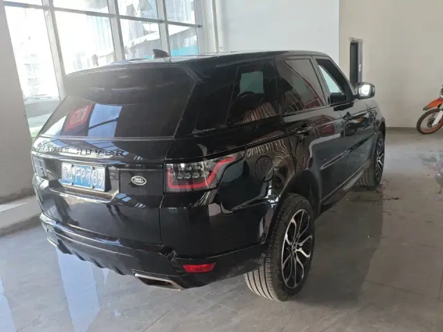 Land Rover Range Rover Sport 2022 3.0 L6 Gloss Black Edition — Фото автомобиля 6