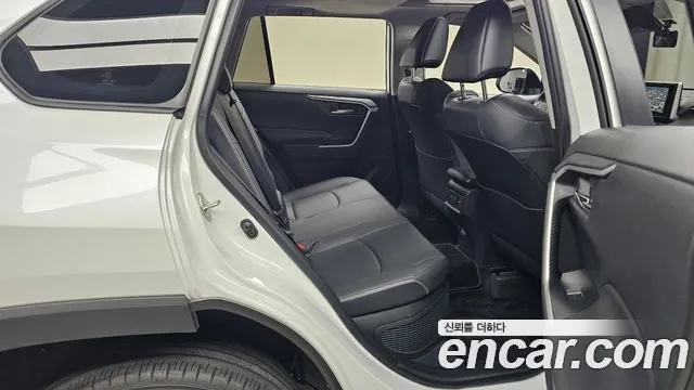 Toyota RAV4 — Фото автомобиля 11