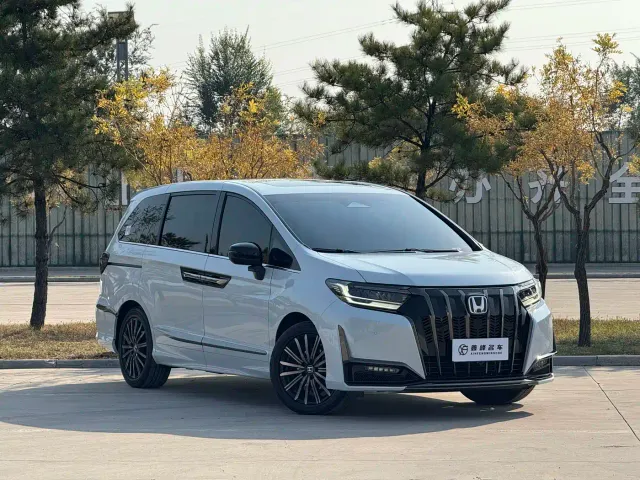 Honda Elysion — Фото автомобиля 3