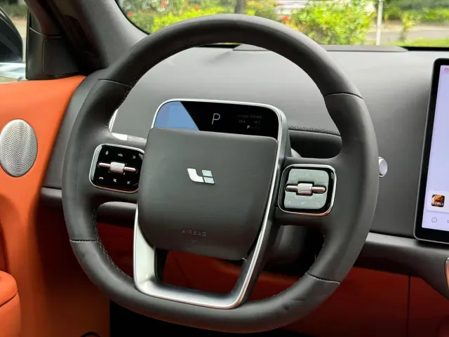 Li Auto L8 — Фото автомобиля 7