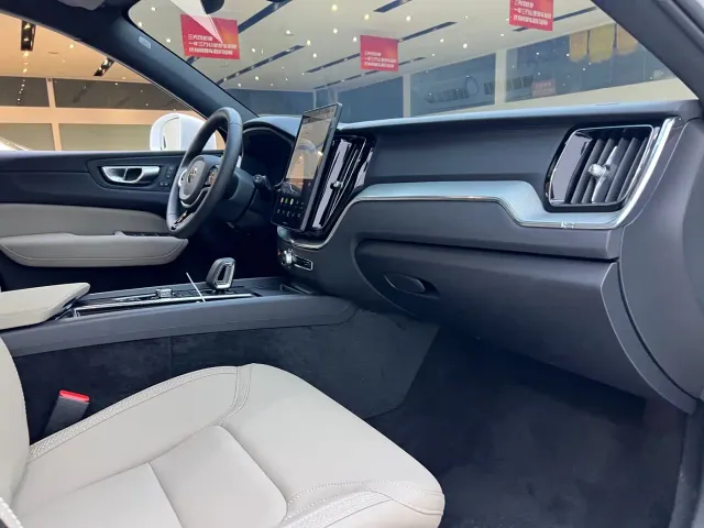 Volvo XC60 — Фото автомобиля 23