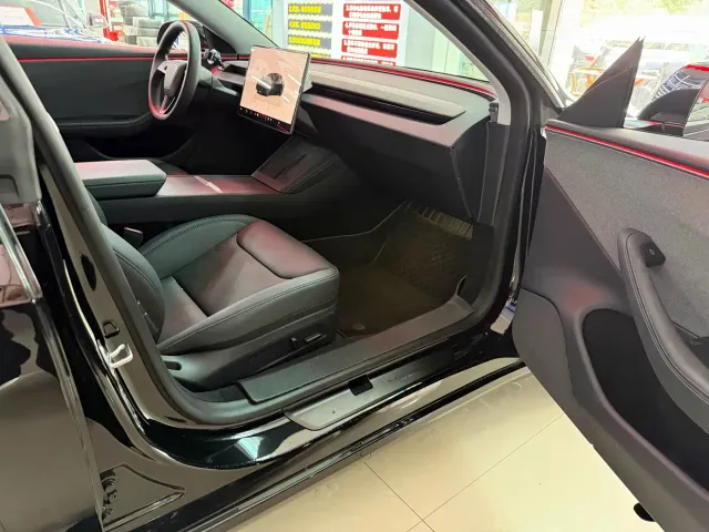 Tesla Model 3 — Фото автомобиля 9