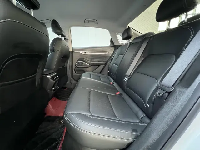 Geely Emgrand — Фото автомобиля 15