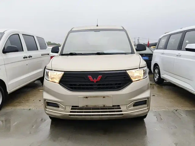 Wuling Hongguang V — Фото автомобиля 2