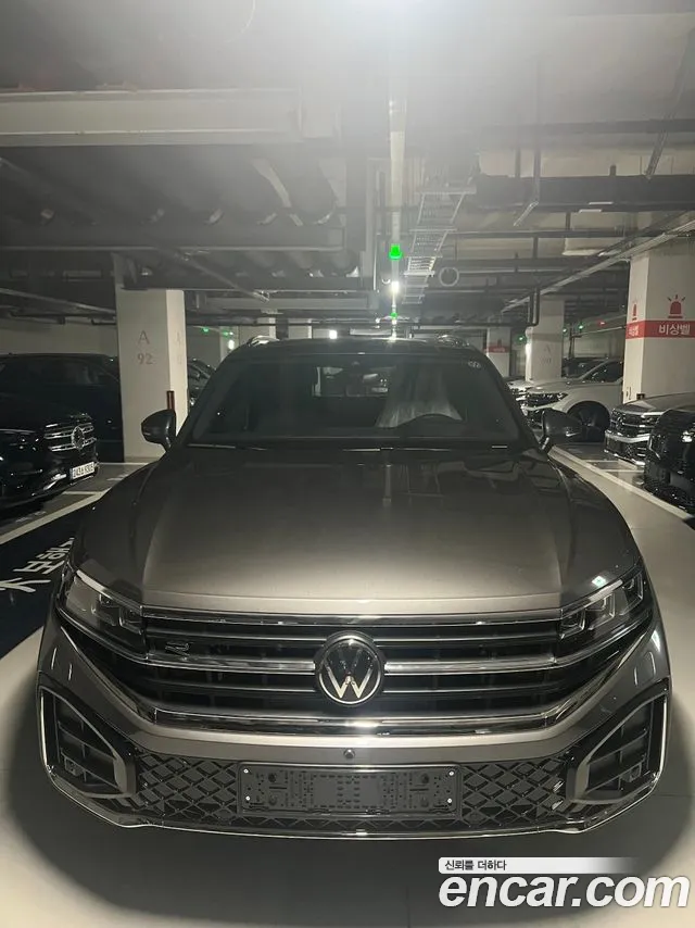 Volkswagen Touareg 3rd Gen — Фото автомобиля 3