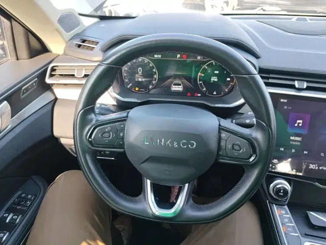 Lynk & Co 01 — Фото автомобиля 10