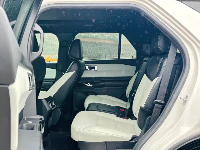 Ford Explorer — Фото автомобиля 9