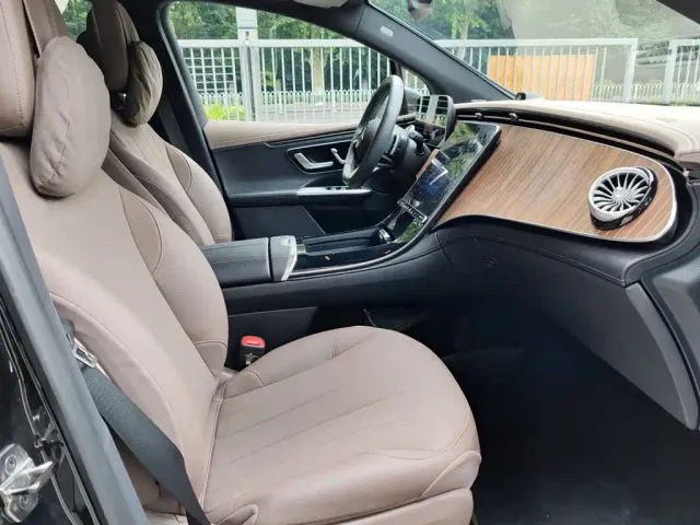 Mercedes-Benz EQE SUV — Фото автомобиля 8