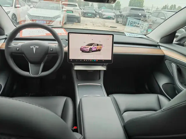 Tesla Model 3 — Фото автомобиля 6
