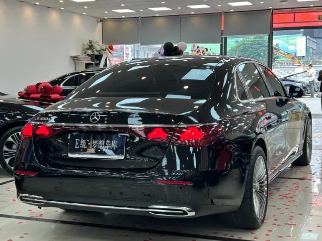 Mercedes-Benz E-Class — Фото автомобиля 5