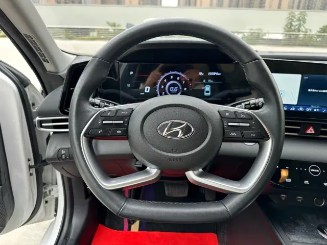 Hyundai Elantra — Фото автомобиля 14