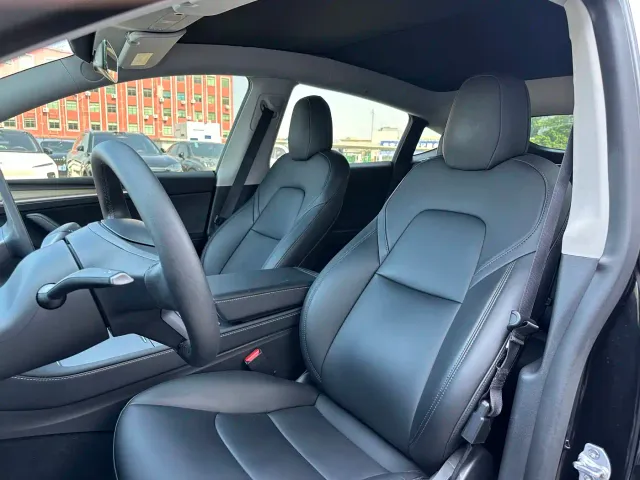 Tesla Model Y — Фото автомобиля 9