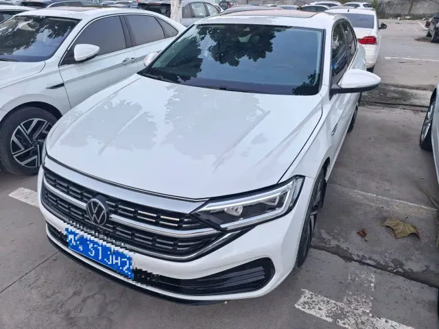 Фотография автомобиля — Volkswagen Sagitar