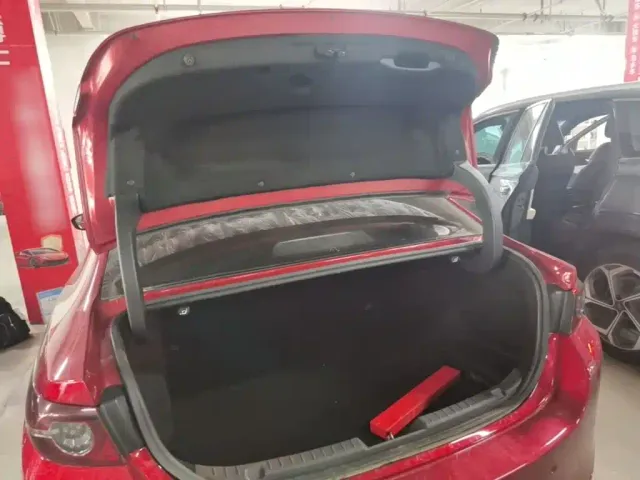 Mazda Axela — Фото автомобиля 18