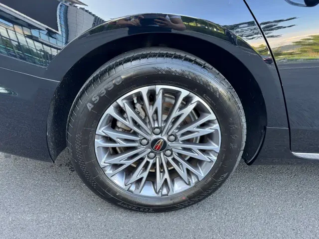 Hongqi H5 — Фото автомобиля 17