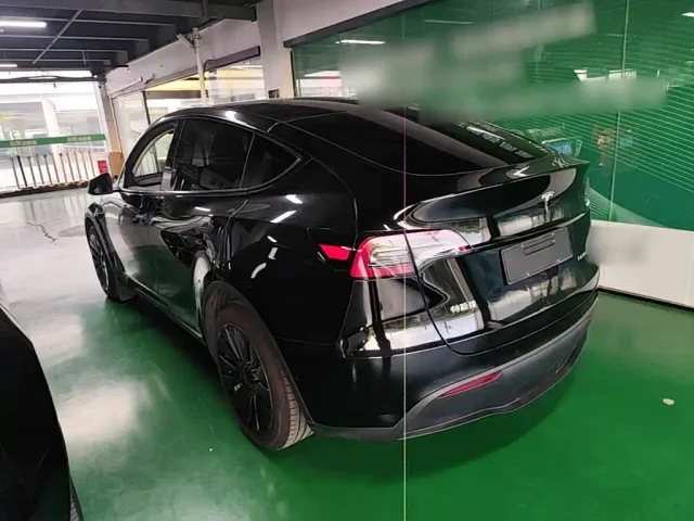 Tesla Model Y — Фото автомобиля 4