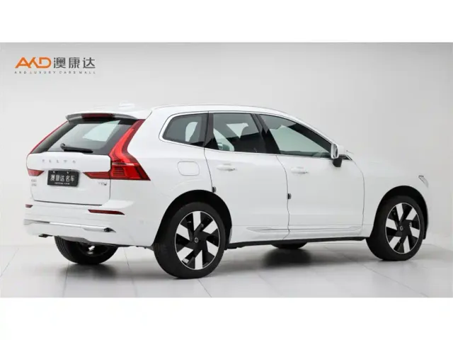Volvo XC60 — Фото автомобиля 3