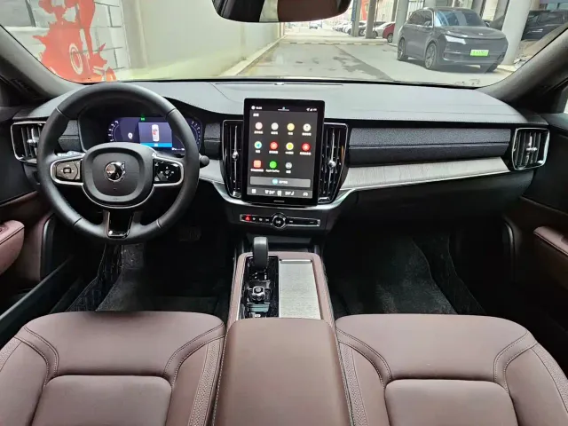 Volvo S90 — Фото автомобиля 8