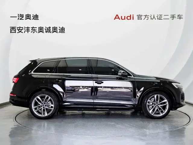 Audi Q7 — Фото автомобиля 3