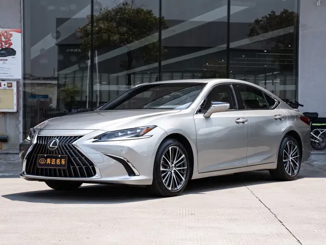Фотография автомобиля — Lexus ES