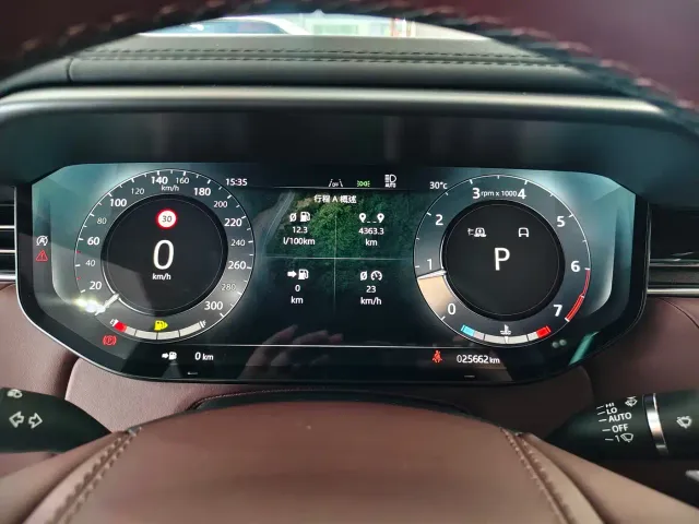 Land Rover Range Rover Sport — Фото автомобиля 9