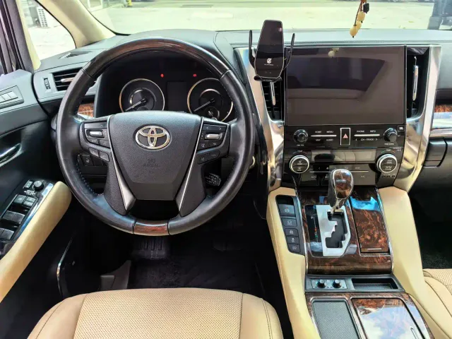 Toyota Alphard — Фото автомобиля 12