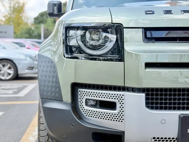 Land Rover Defender — Фото автомобиля 11