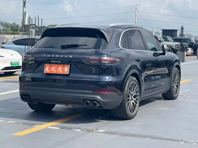 Porsche Cayenne — Фото автомобиля 3
