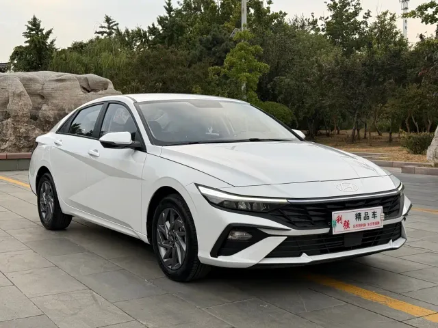Hyundai Elantra — Фото автомобиля 3