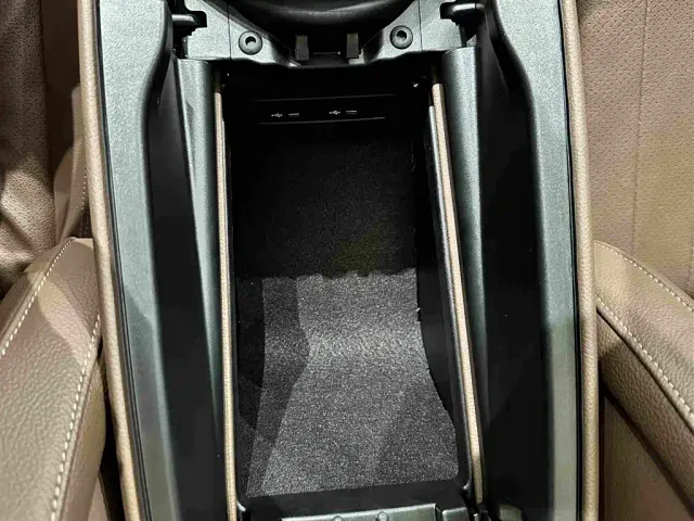 Mercedes-Benz E-Class — Фото автомобиля 12