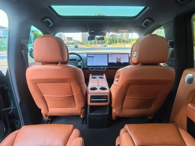 Li Auto Li L8 2023 Pro — Фото автомобиля 11