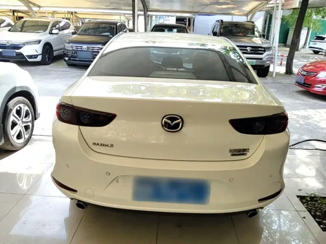 Mazda Axela — Фото автомобиля 5