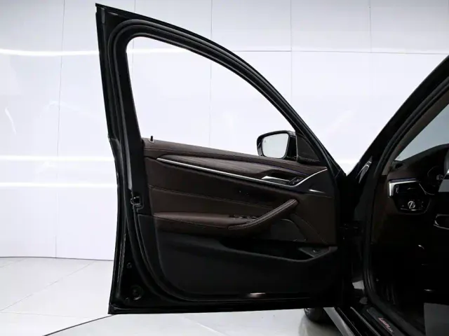 BMW 5 Series — Фото автомобиля 13