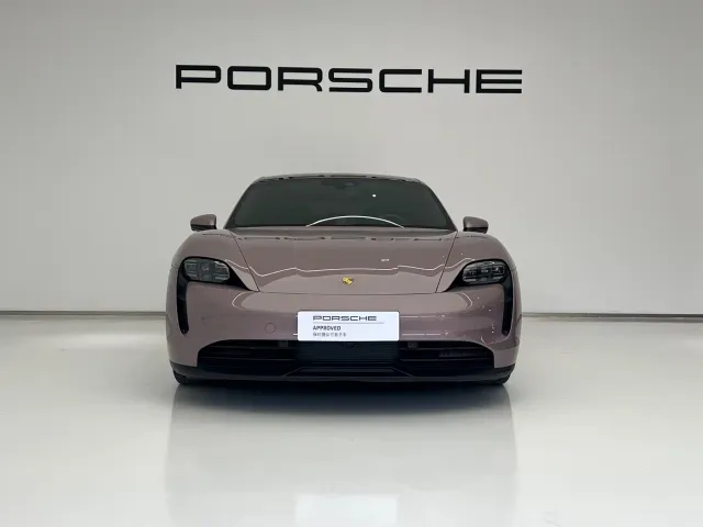 Porsche Taycan — Фото автомобиля 3
