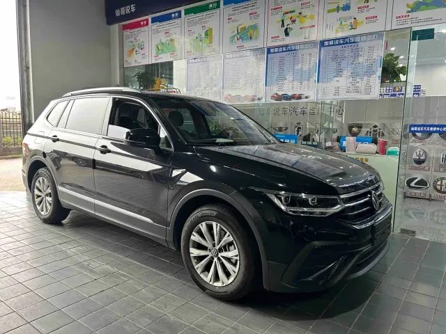 Volkswagen Tiguan L — Фото автомобиля 7